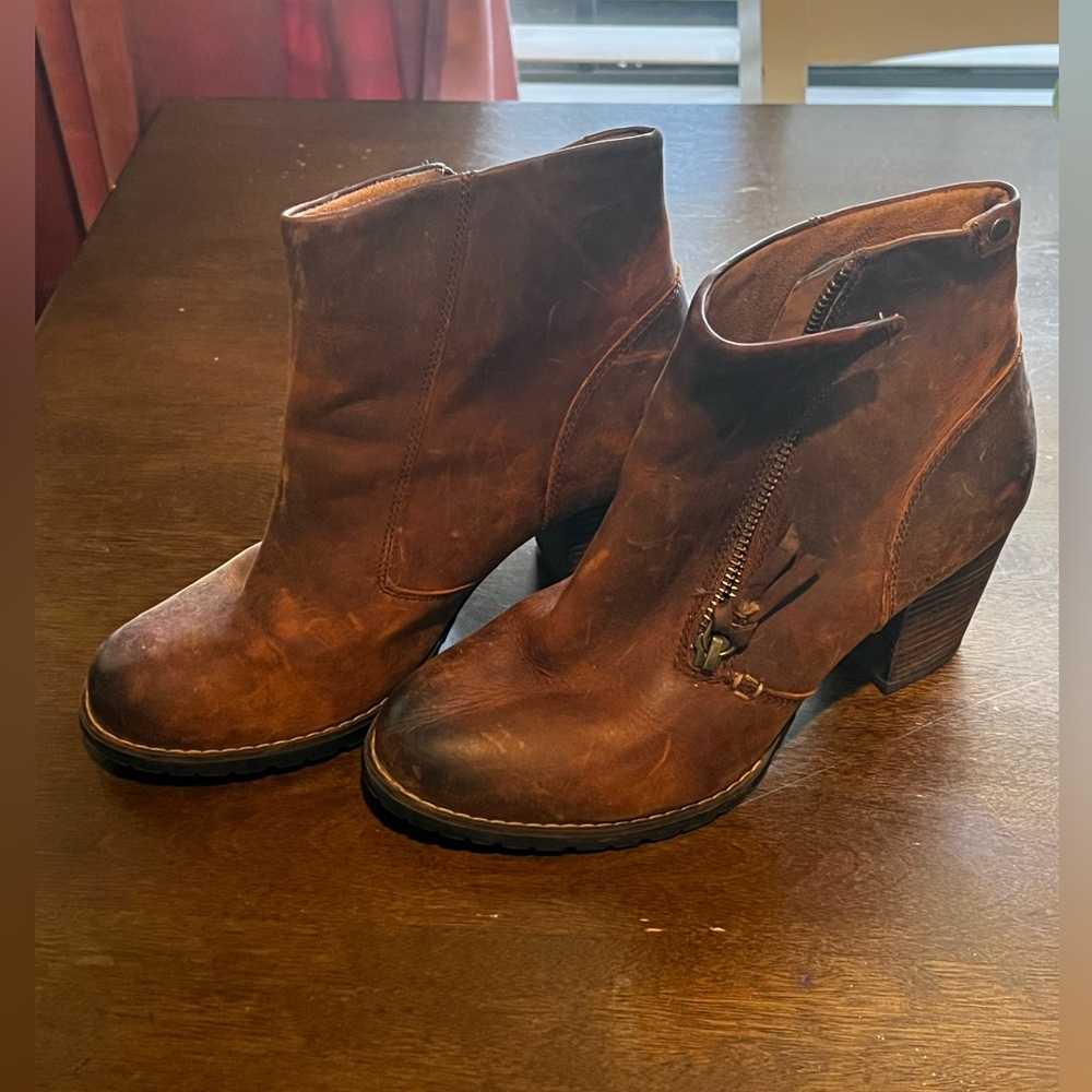 Clark’s boots size 6 1/2 brown women’s